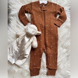 Quincy Mae Moon Print Romper/sleeper, Cinnamon, NWT,  12-18 months